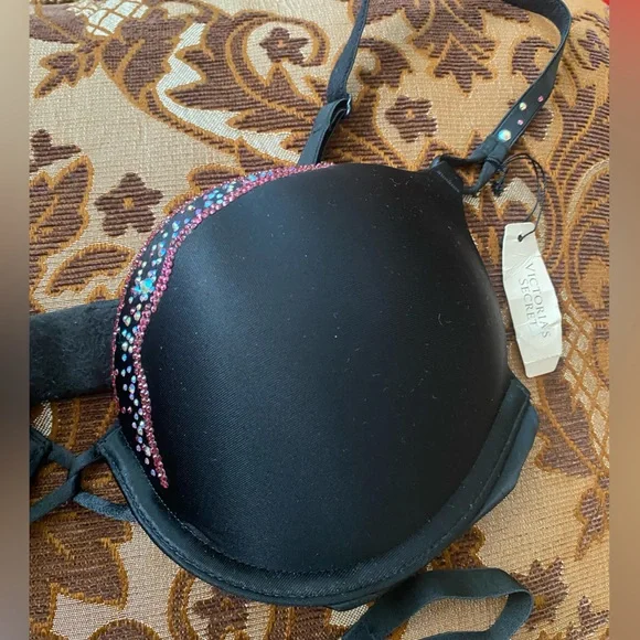 Victoria's Secret Bombshell Bra set in black with Swarovski crystals. NWT 34B